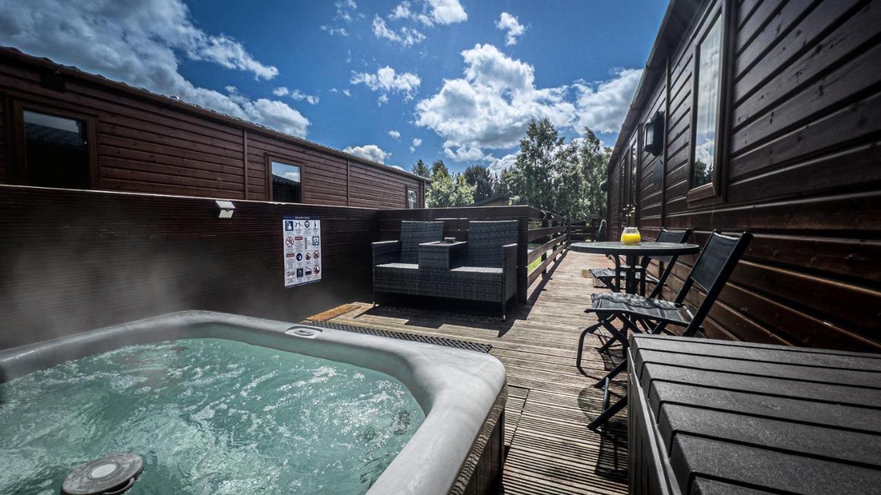 Angie'S Haven, Superb 2 Bedroom Lodge With Hot Tub - Sleeps 6 - Felmoor Park Morpeth Extérieur photo