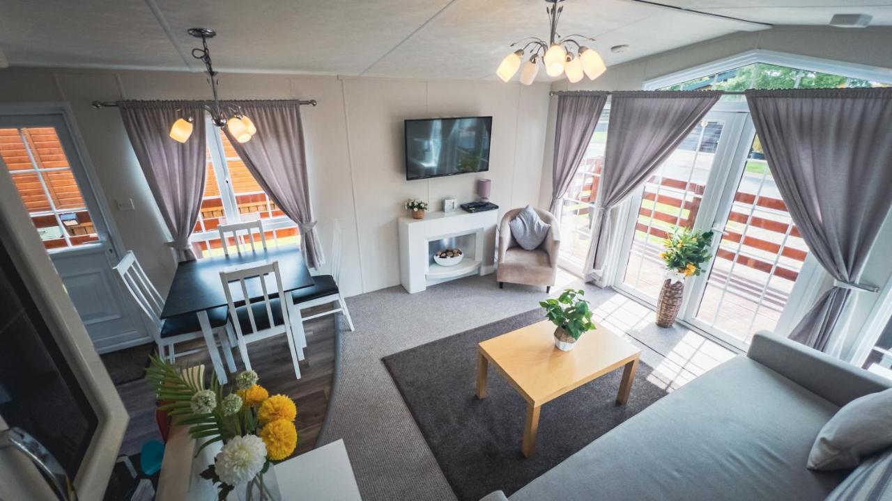 Angie'S Haven, Superb 2 Bedroom Lodge With Hot Tub - Sleeps 6 - Felmoor Park Morpeth Extérieur photo