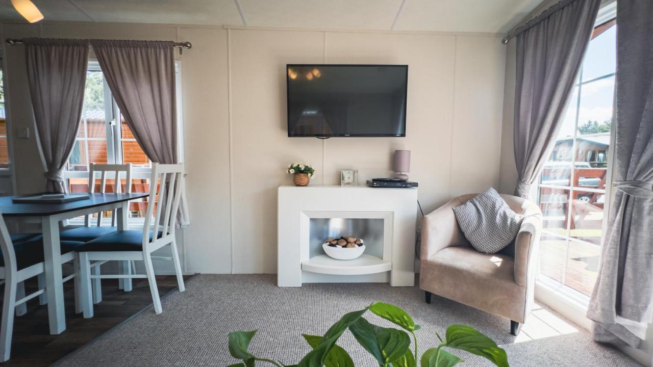 Angie'S Haven, Superb 2 Bedroom Lodge With Hot Tub - Sleeps 6 - Felmoor Park Morpeth Extérieur photo