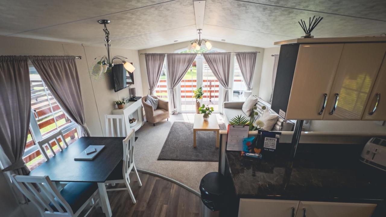 Angie'S Haven, Superb 2 Bedroom Lodge With Hot Tub - Sleeps 6 - Felmoor Park Morpeth Extérieur photo