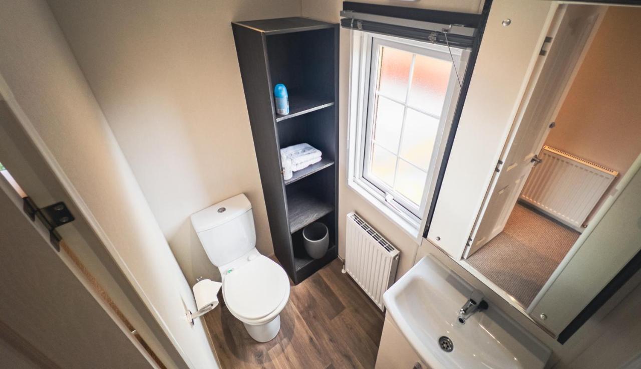 Angie'S Haven, Superb 2 Bedroom Lodge With Hot Tub - Sleeps 6 - Felmoor Park Morpeth Extérieur photo