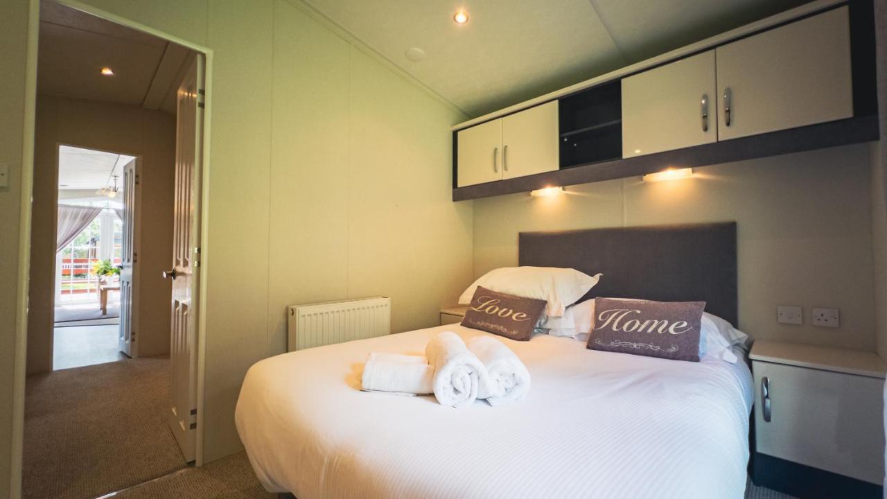 Angie'S Haven, Superb 2 Bedroom Lodge With Hot Tub - Sleeps 6 - Felmoor Park Morpeth Extérieur photo