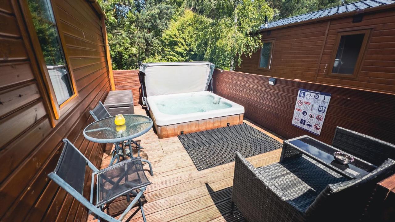Angie'S Haven, Superb 2 Bedroom Lodge With Hot Tub - Sleeps 6 - Felmoor Park Morpeth Extérieur photo